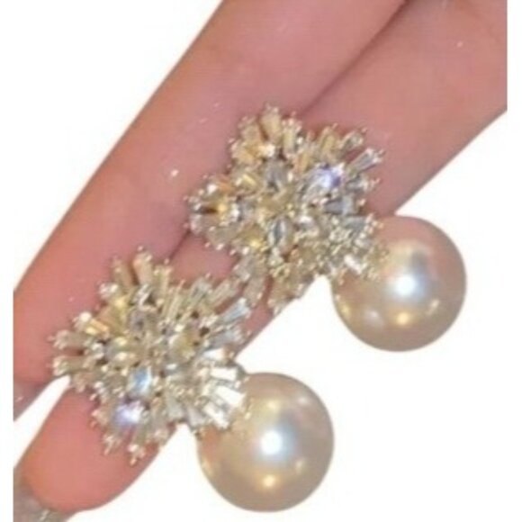 2/$24 Crystal Floral & Pearl Drop Dainty Statement Earrings - Picture 6 of 7